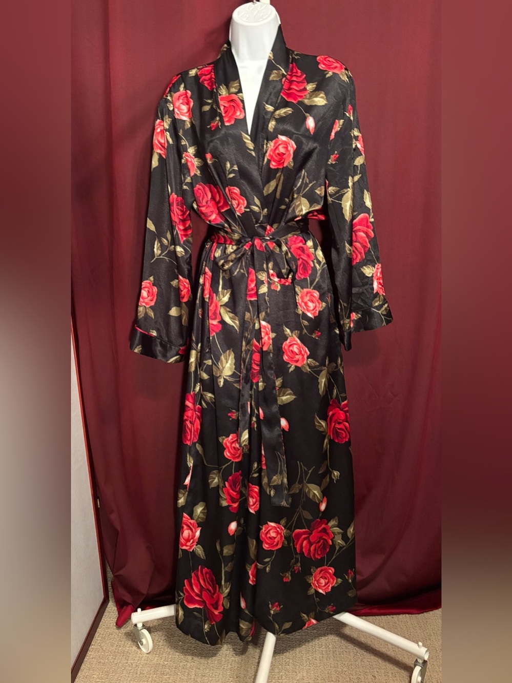 Morgan Taylor Satin Black Robe with Red Rose Print with Attached Belt Size Large